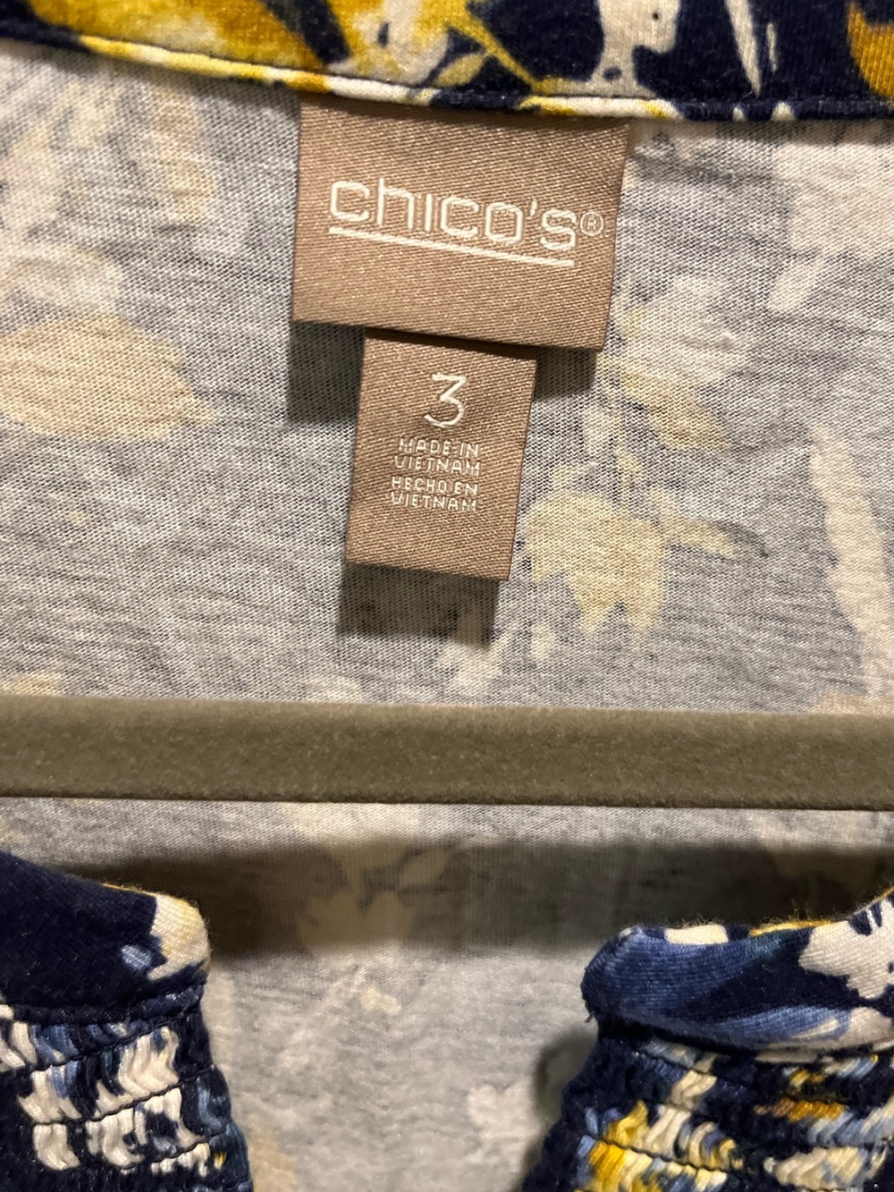 31. WOMENS CHICO’S 3/XL DETAIL TOP - Picture 2 of 5